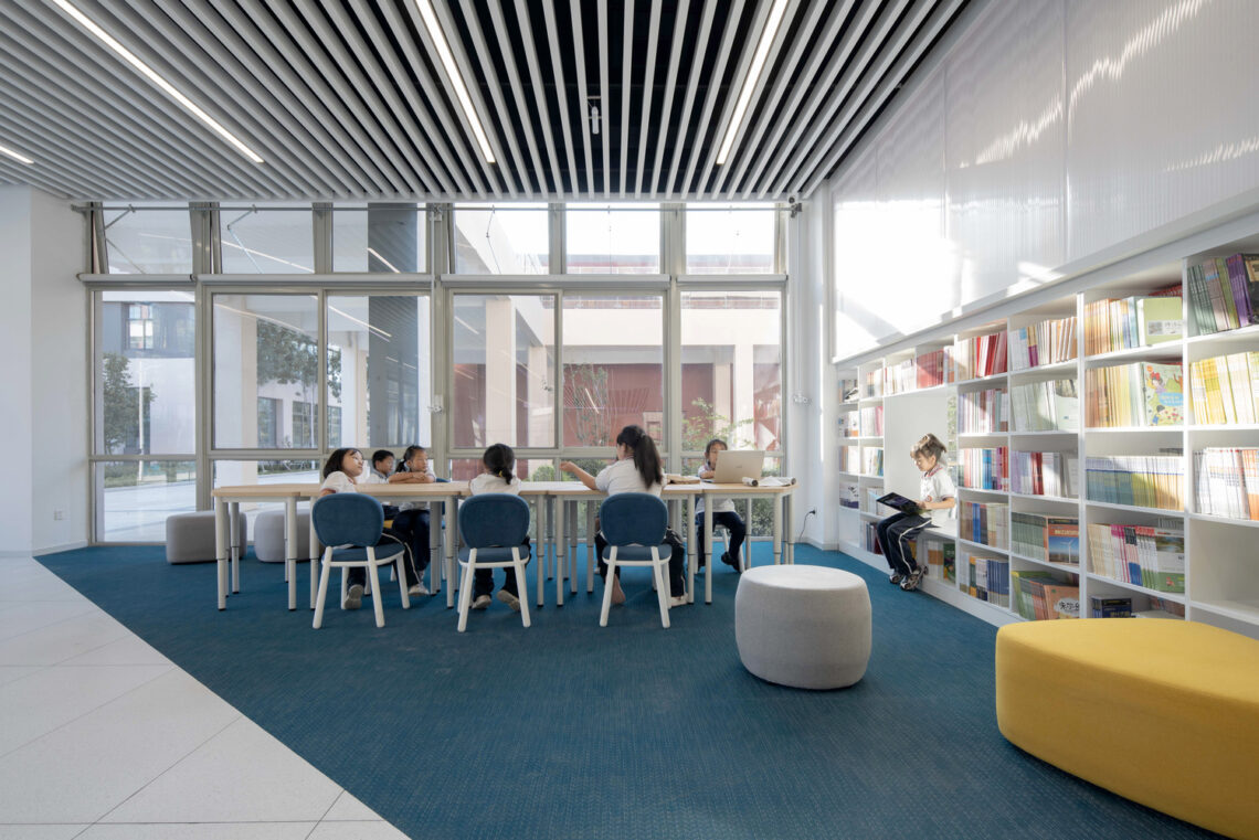 Shanghai conservatory of music experimental school hebi branch library interior renovation / urbanus