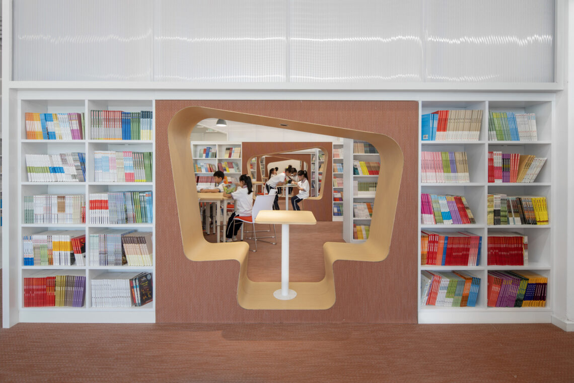 Shanghai conservatory of music experimental school hebi branch library interior renovation / urbanus