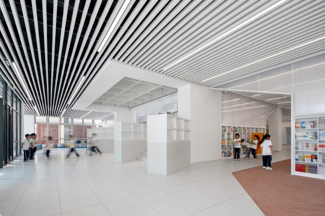 Shanghai conservatory of music experimental school hebi branch library interior renovation / urbanus