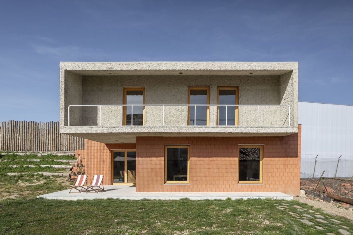 House in huerta de rey / mecanismo