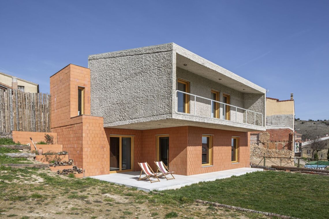 House in huerta de rey / mecanismo