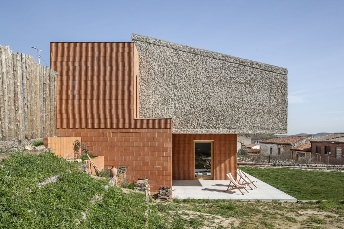 House in huerta de rey / mecanismo