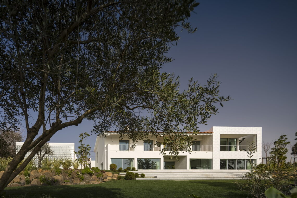 Estoril rm house / joão tiago aguiar arquitectos