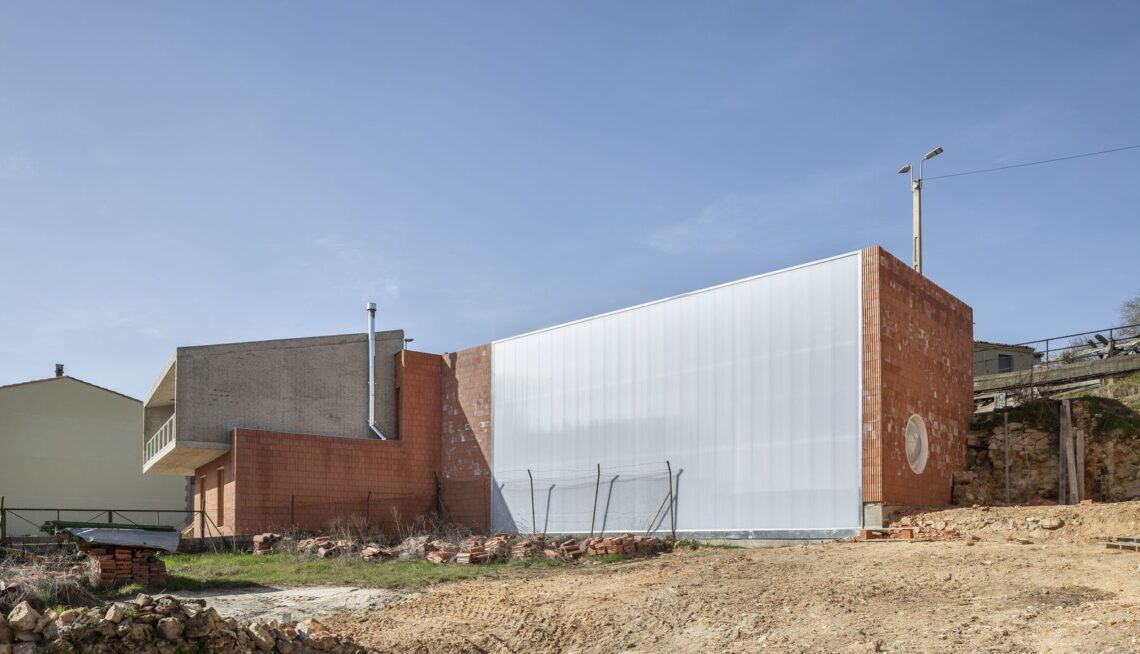 House in huerta de rey / mecanismo