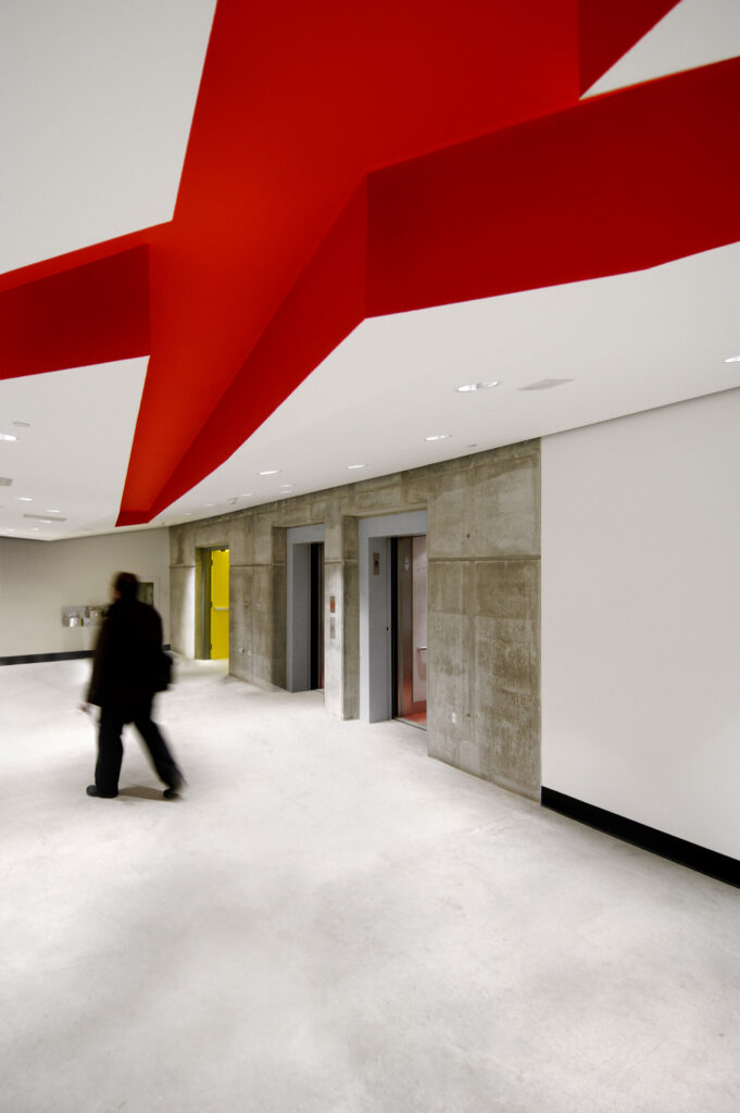 Sharp centre for design / will alsop