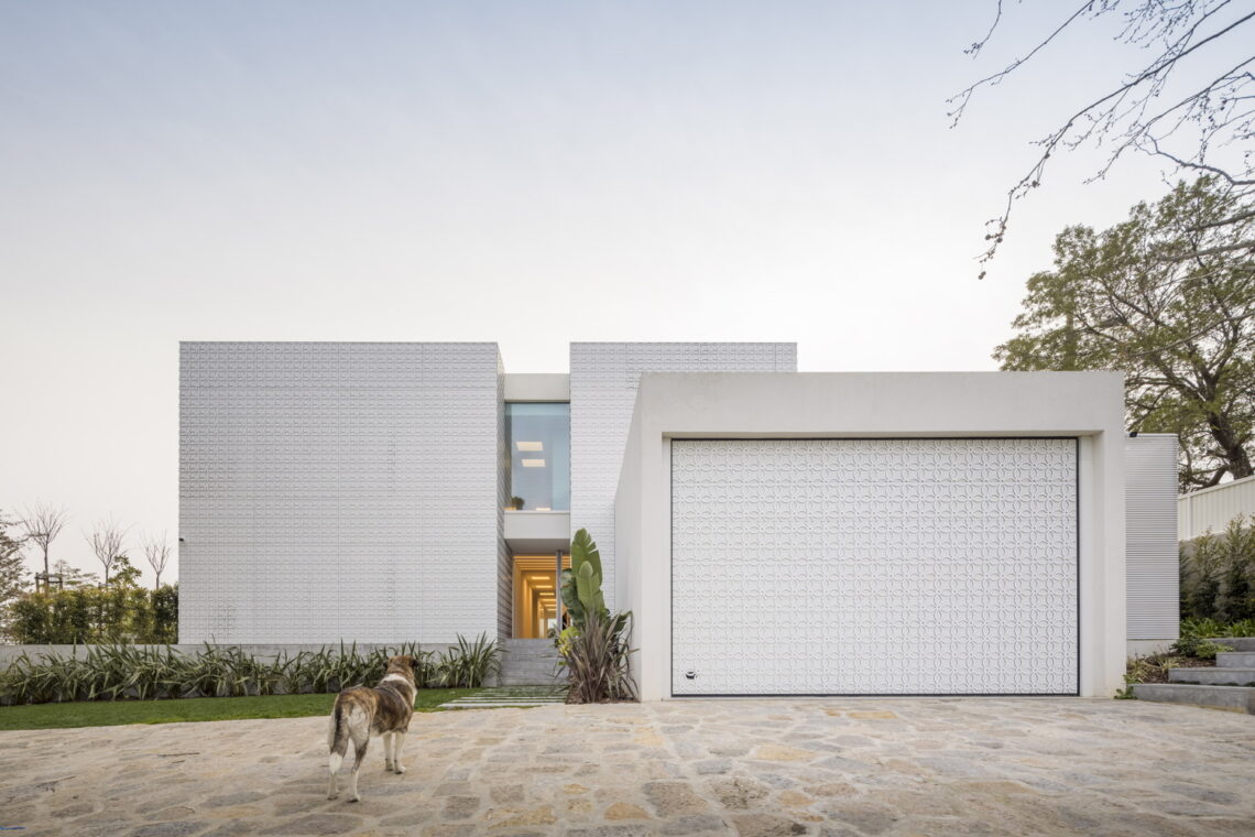 Estoril rm house / joão tiago aguiar arquitectos