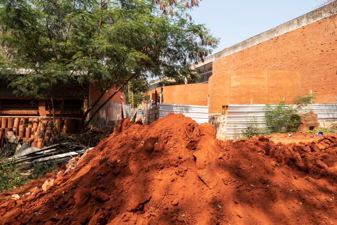 Sanitary Complex Faculty of Architecture, Design and Art of the National University of Asunción / Alberto Martinez + Guido Villalba + Yago García + tda