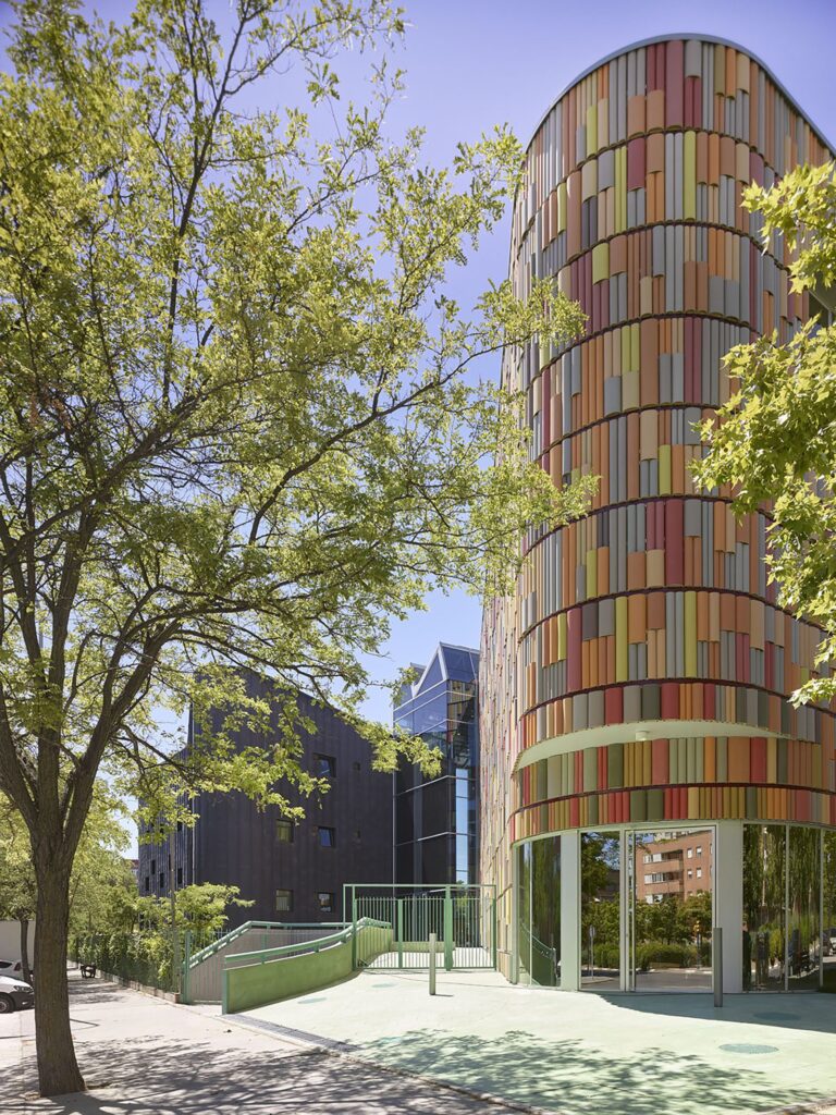 Central library and municipal archives / bn asociados arquitectos