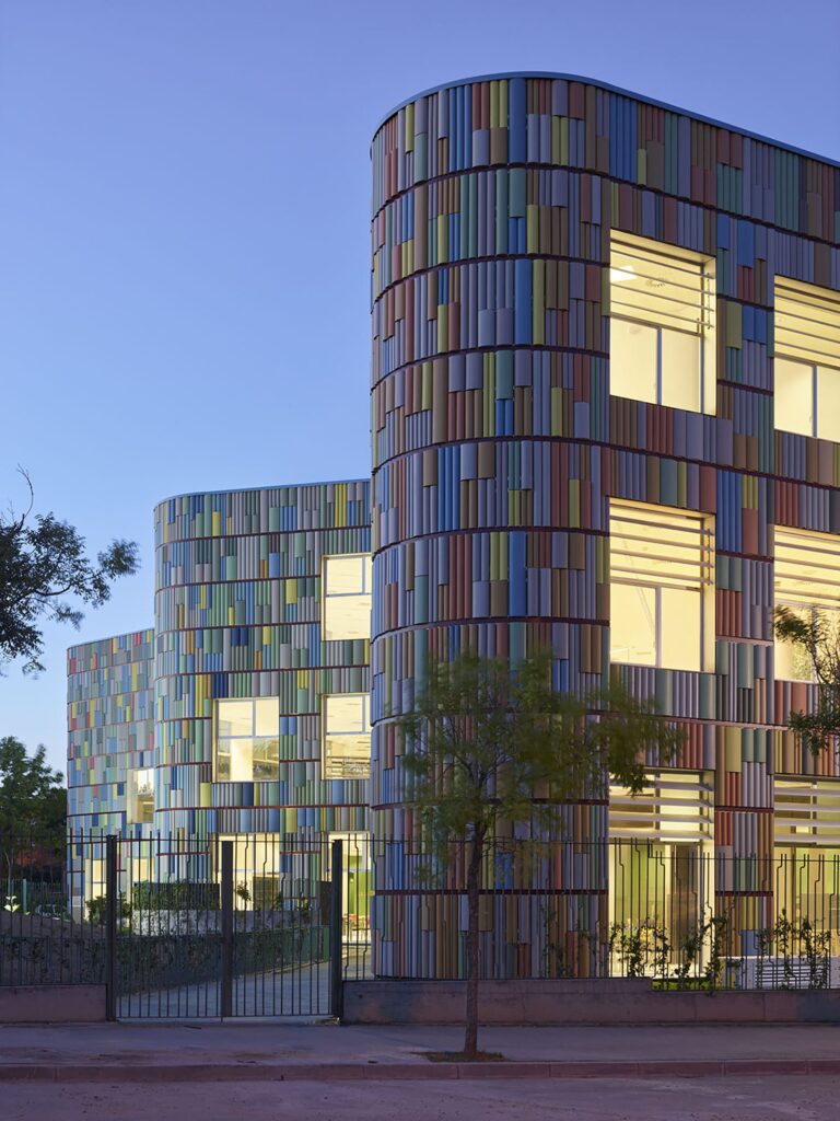 Central library and municipal archives / bn asociados arquitectos