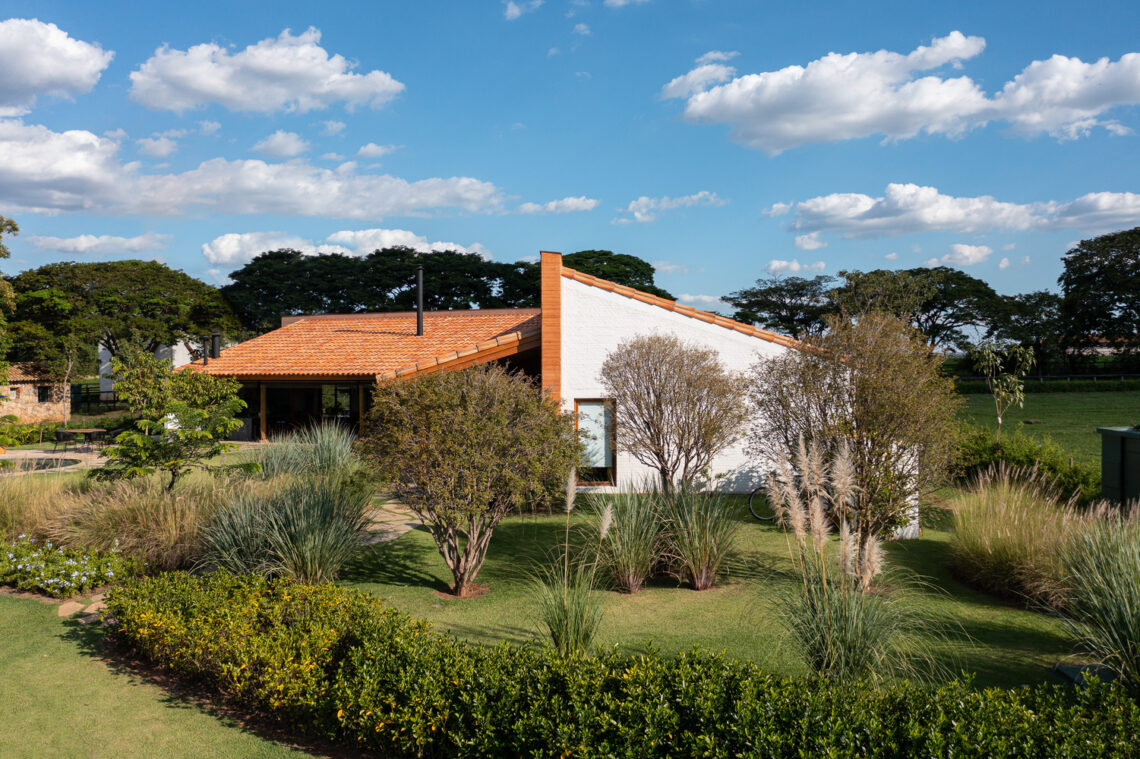 Montemor house / brasil arquitetura