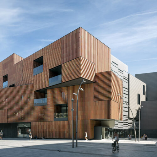 Escola massana, art and design center / estudio carme pinós