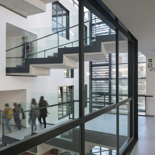 Escola massana, art and design center / estudio carme pinós