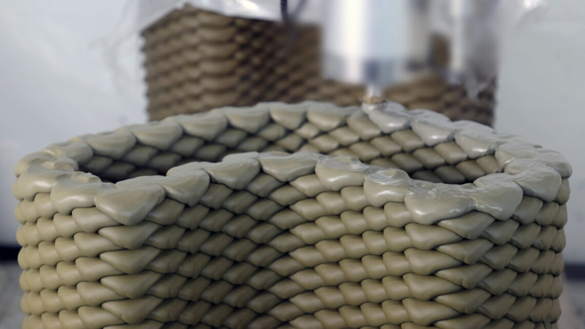 Cement-free mineral foam for 3d printed, lightweight insulated walls