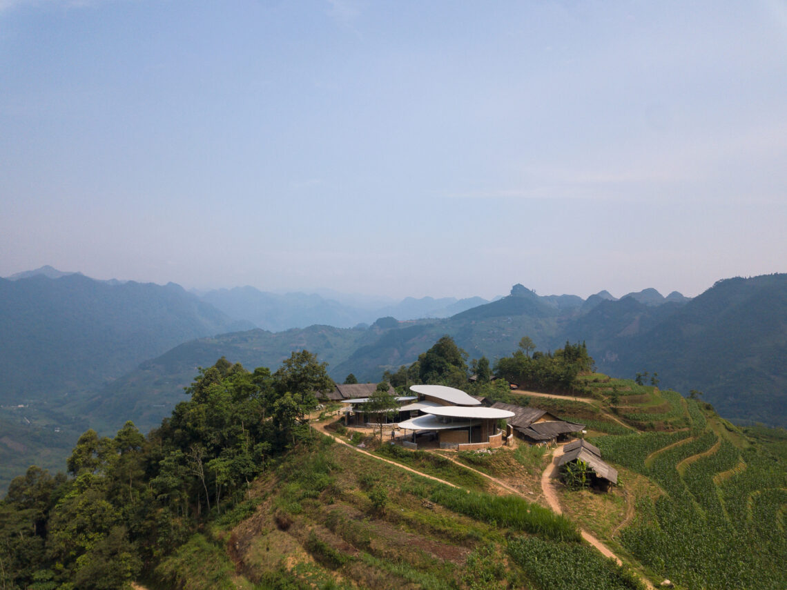 Lung vai school / 1+1>2 architects