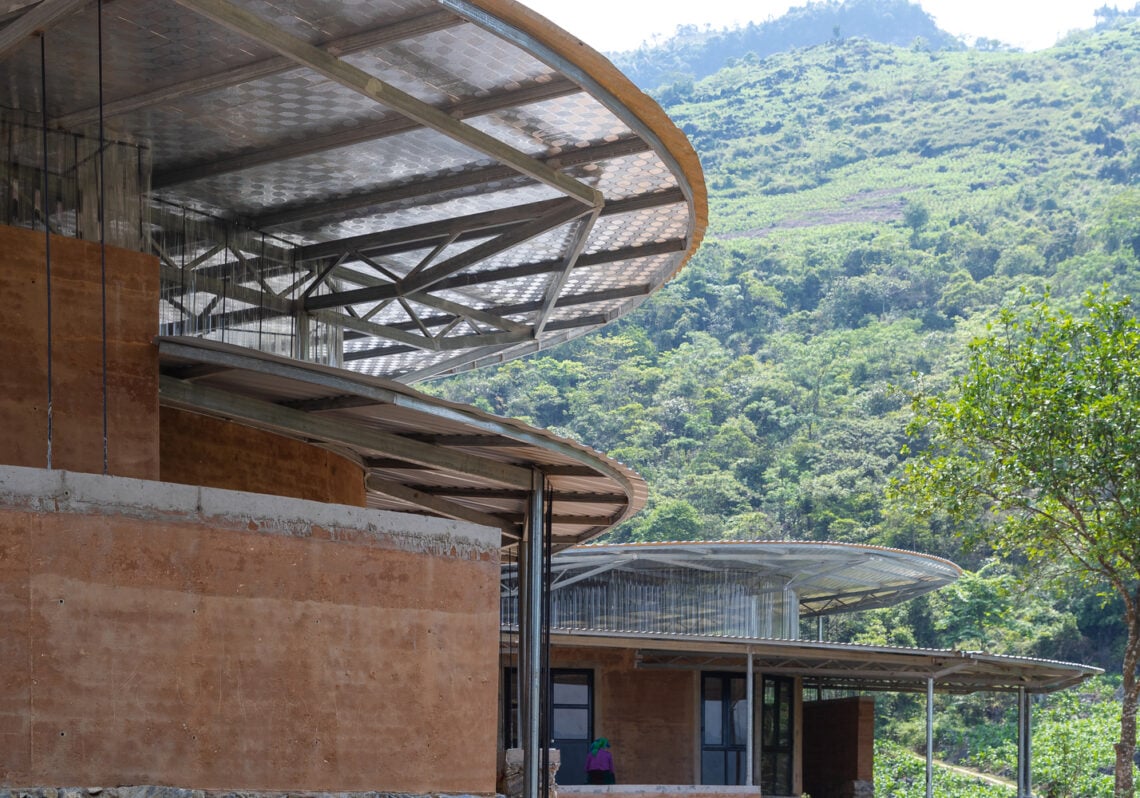 Lung vai school / 1+1>2 architects