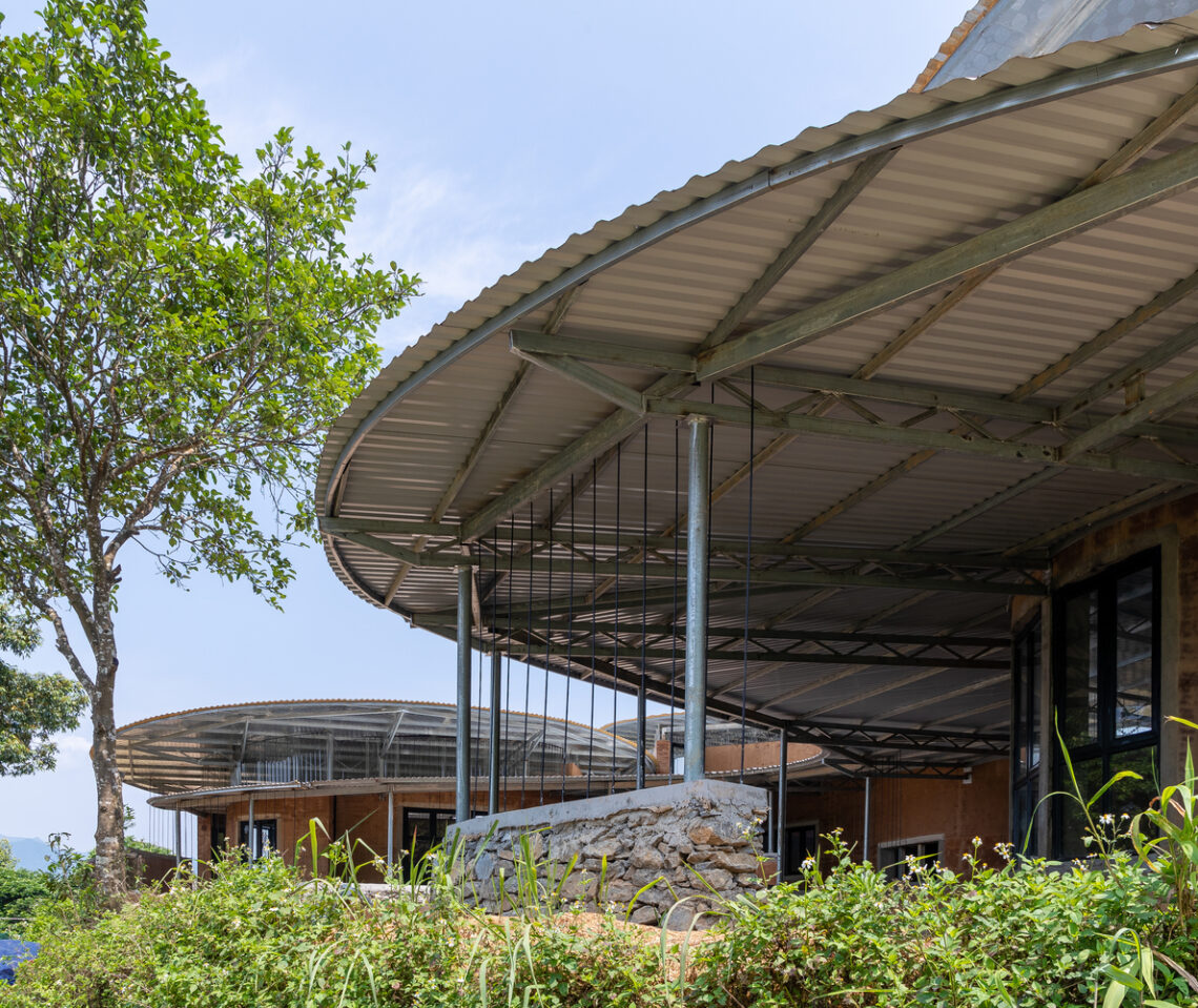 Lung vai school / 1+1>2 architects