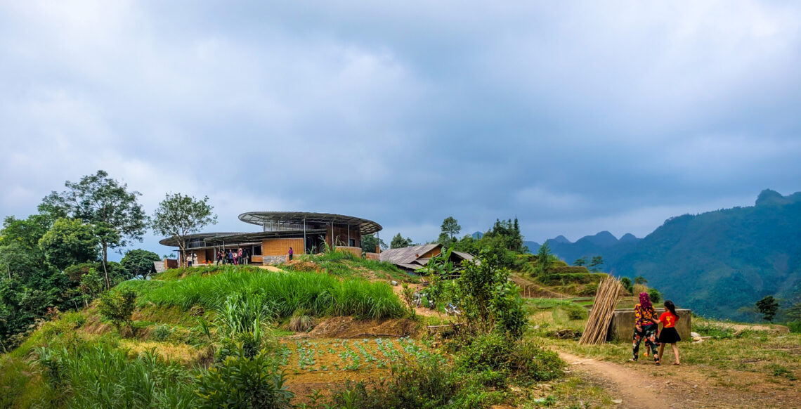 Lung vai school / 1+1>2 architects