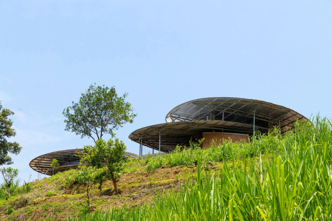 Lung vai school / 1+1>2 architects