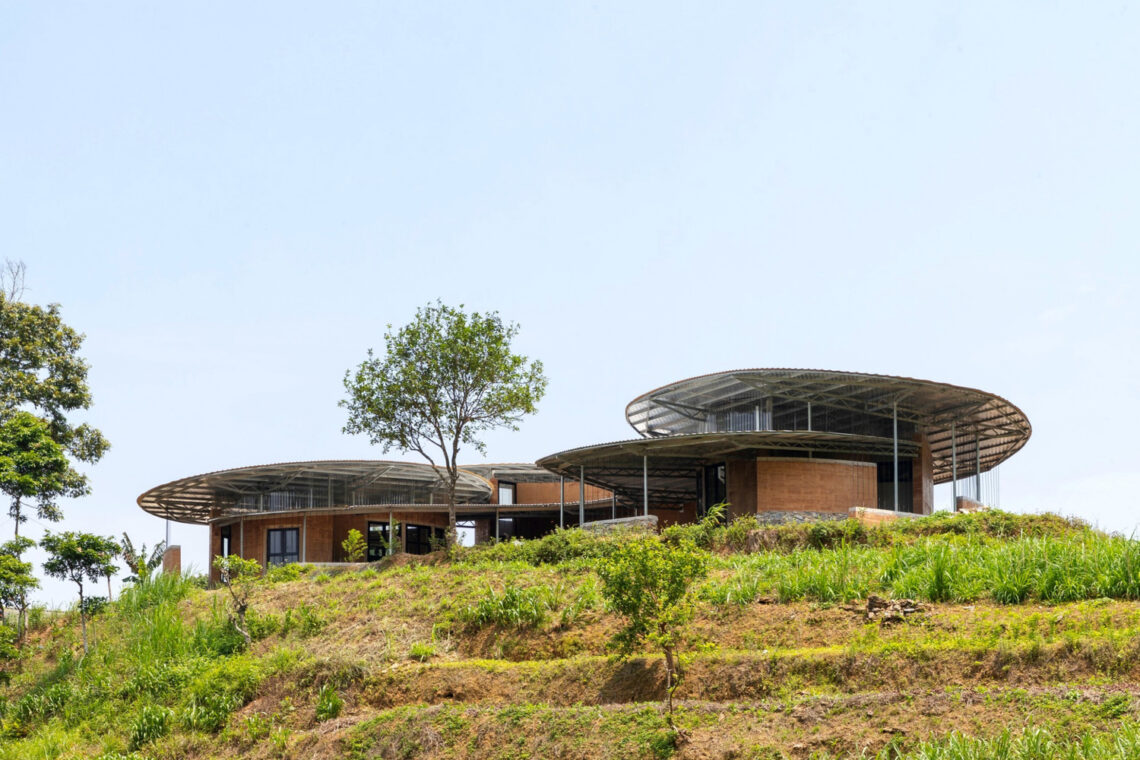 Lung vai school / 1+1>2 architects