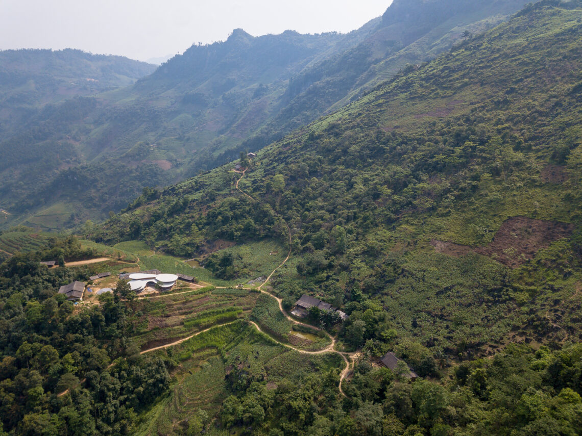 Lung vai school / 1+1>2 architects