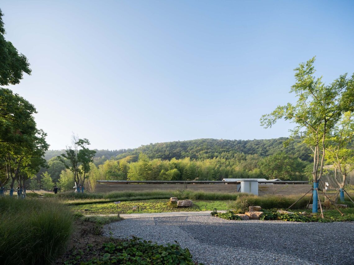 The tourist service station of tangshan ape man cave / aeseu architectural technology and art studio