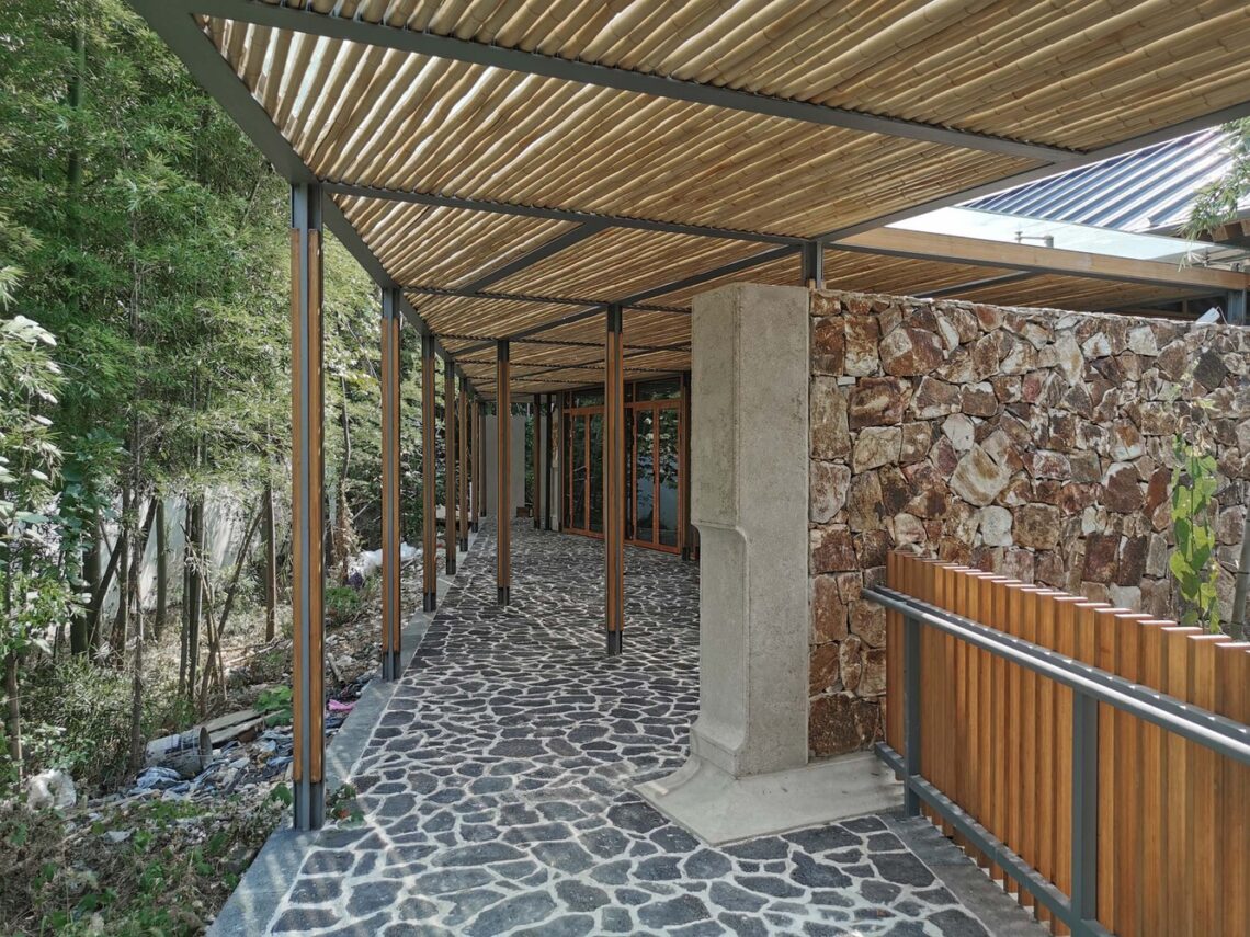 The tourist service station of tangshan ape man cave / aeseu architectural technology and art studio