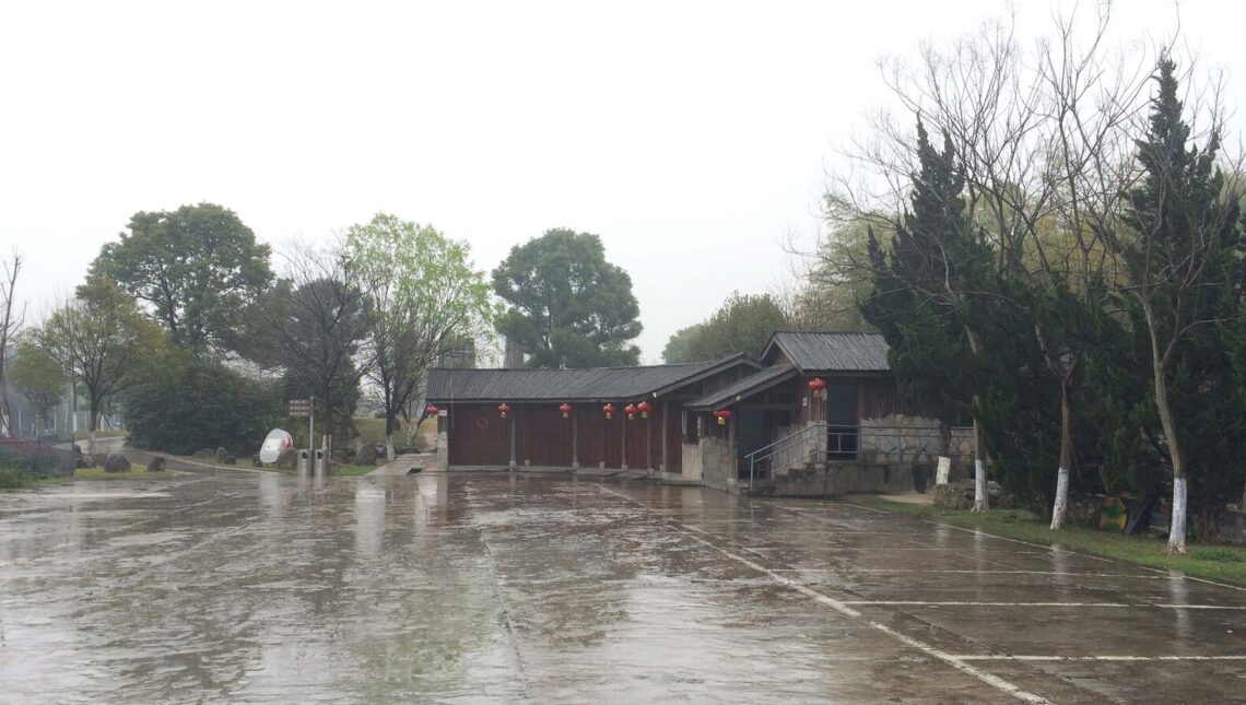 The tourist service station of tangshan ape man cave / aeseu architectural technology and art studio