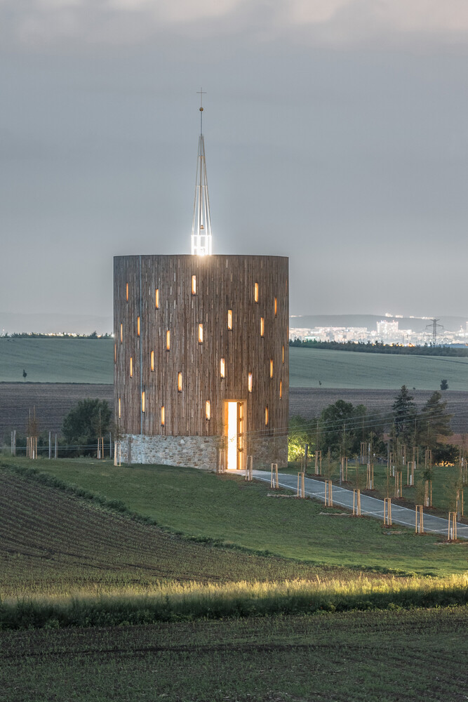 Our Lady of Sorrows Chapel / RCNKSK