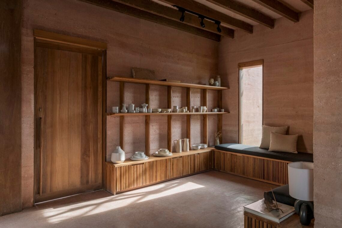 TANAH Pottery Studio / Blancostudio