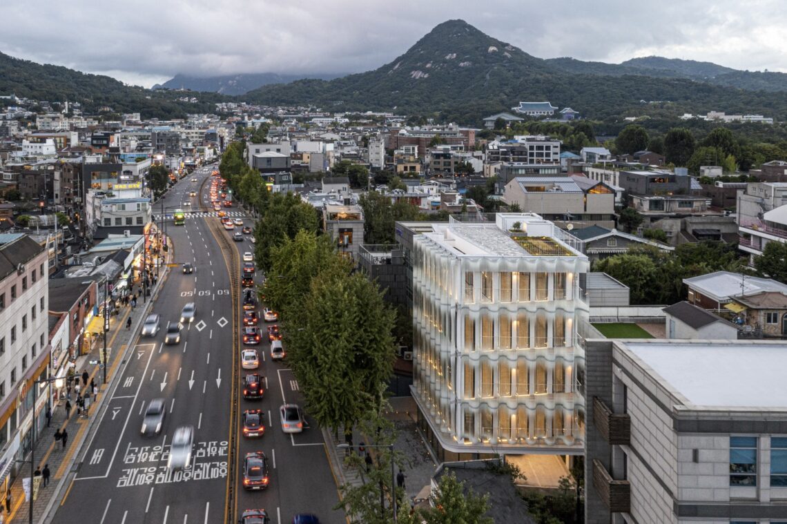 West Glow Office and Retail Building / Society of Architecture