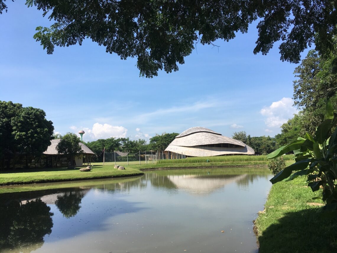 Bamboo Sports Hall for Panyaden International School / Chiangmai Life Construction