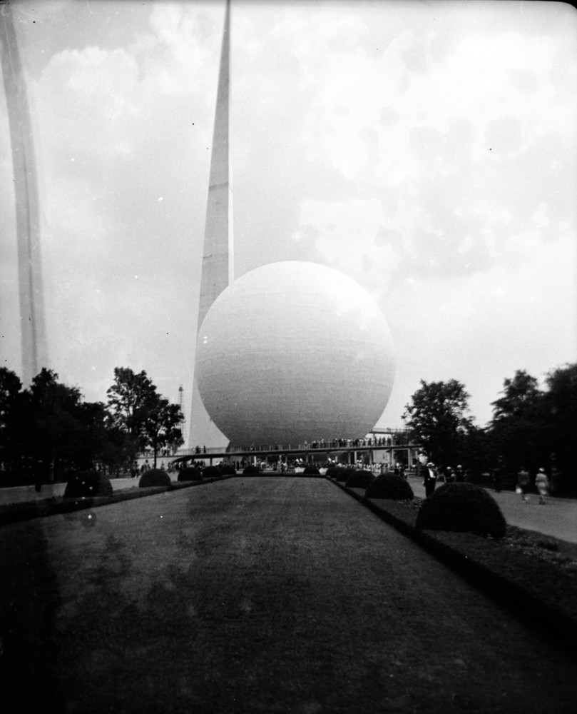 Trylon and Perisphere / Harrison and Fouilhoux | Classics on Architecture Lab