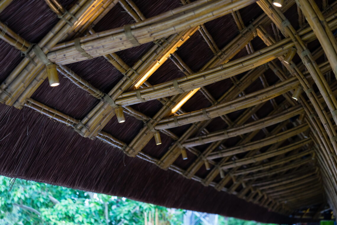 Bamboo Long House Restaurant / BambuBuild