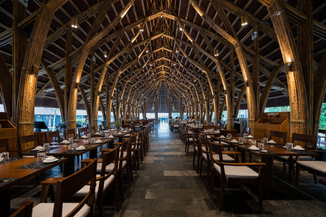 Bamboo Long House Restaurant / BambuBuild