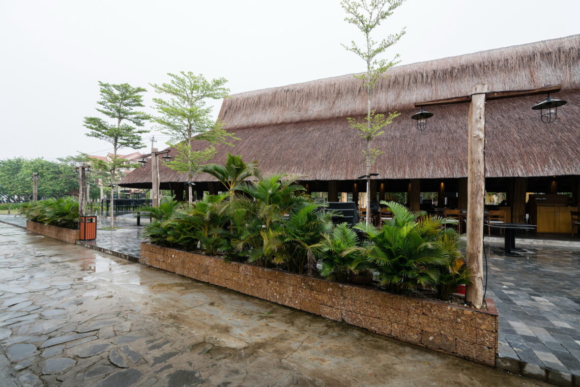 Bamboo Long House Restaurant / BambuBuild