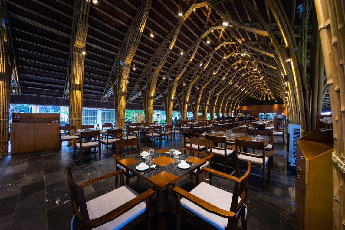 Bamboo Long House Restaurant / BambuBuild