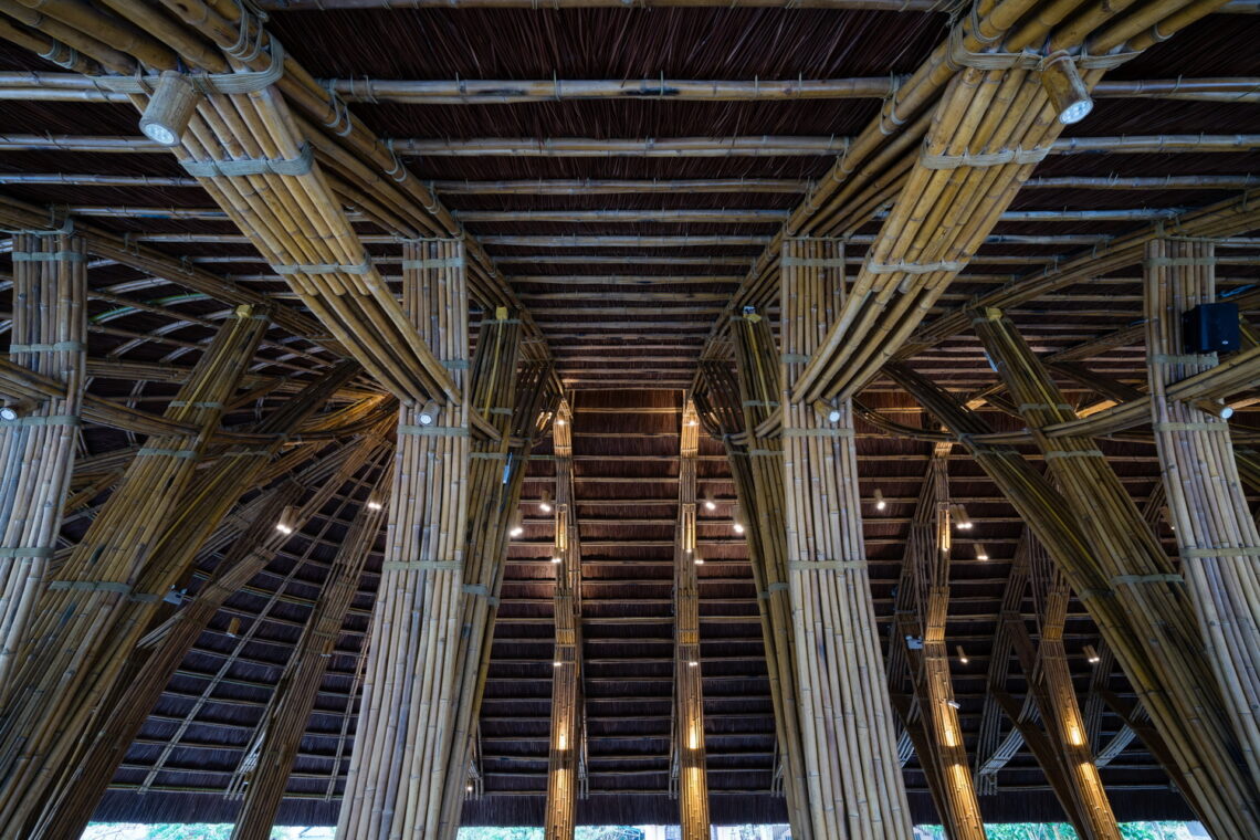 Bamboo Long House Restaurant / BambuBuild