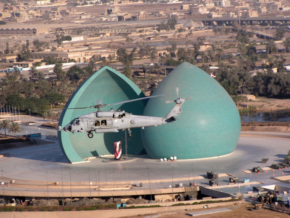 Al Shaheed Monument / Saman Kamal | Classics on Architecture Lab