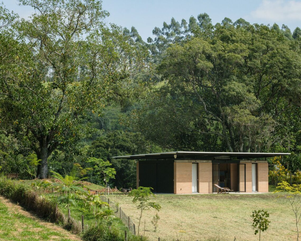 Guararema House / Terra e Tuma Arquitetos Associados