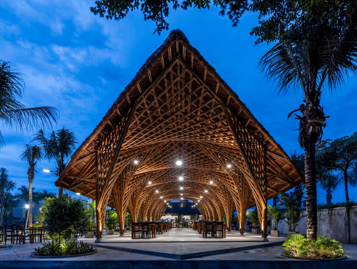 Keeng Seafood Restaurant / BambuBuild