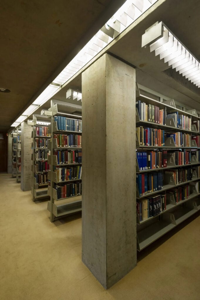 Phillips exeter academy library / louis kahn | classics on architecture lab