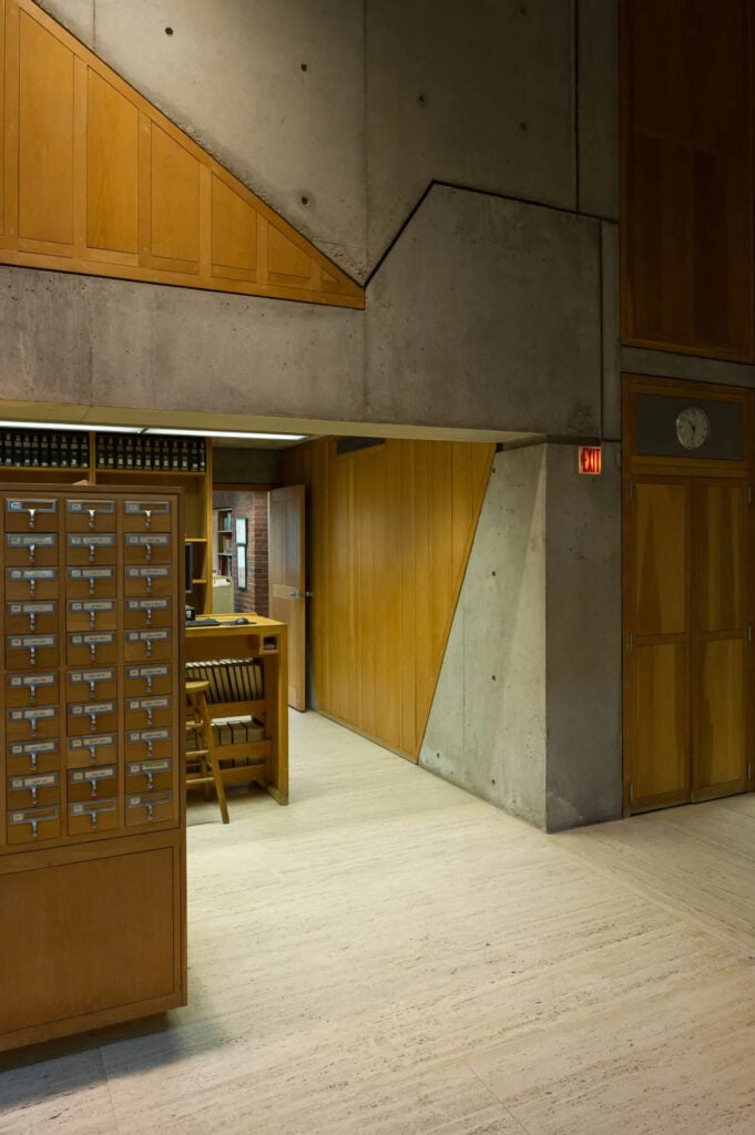 Phillips exeter academy library / louis kahn | classics on architecture lab