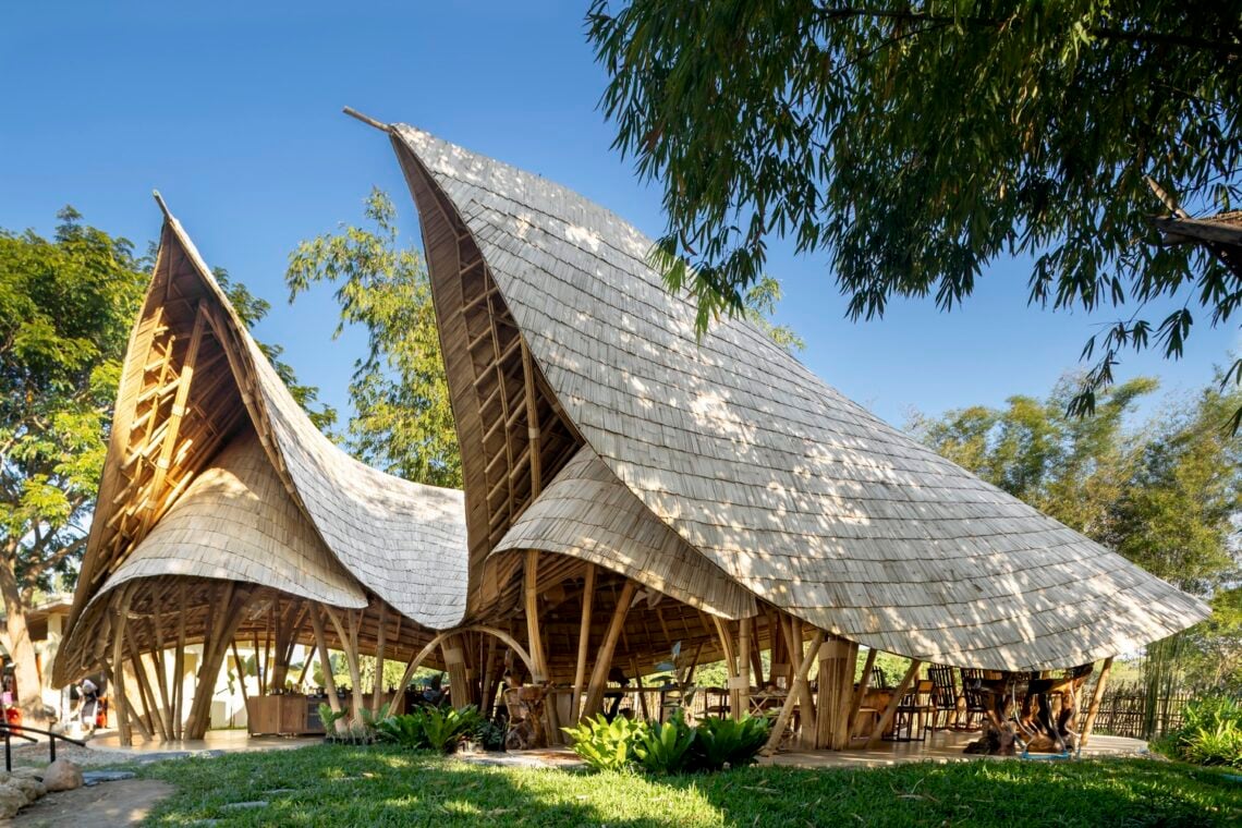 The Bull Cooking School / Chiangmai Life Architects