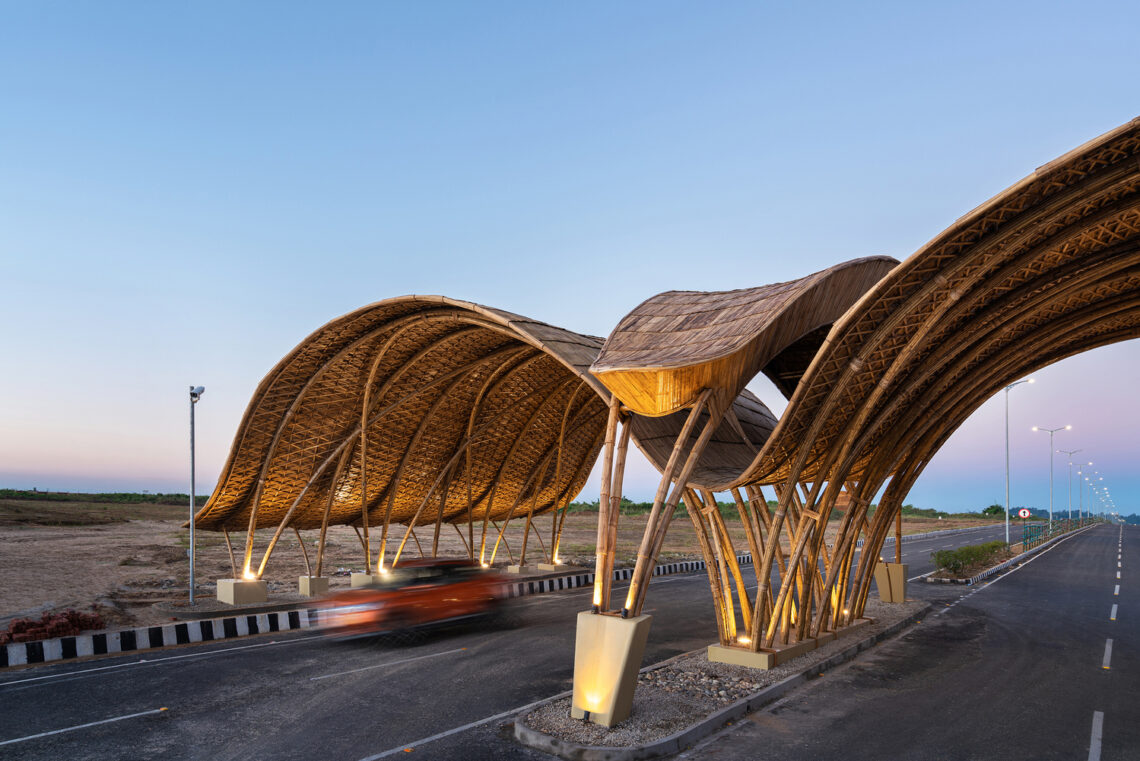 The Great Hornbill Gate / STUDIOARO