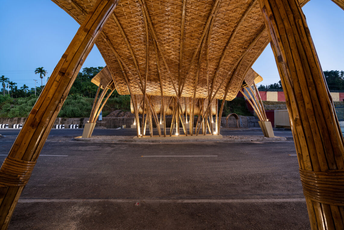 The Great Hornbill Gate / STUDIOARO