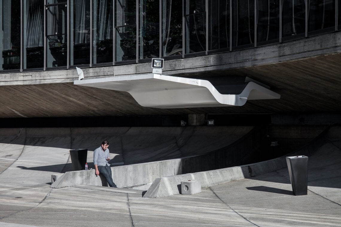 French Communist Party Headquarters / Oscar Niemeyer | Classics on Architecture Lab