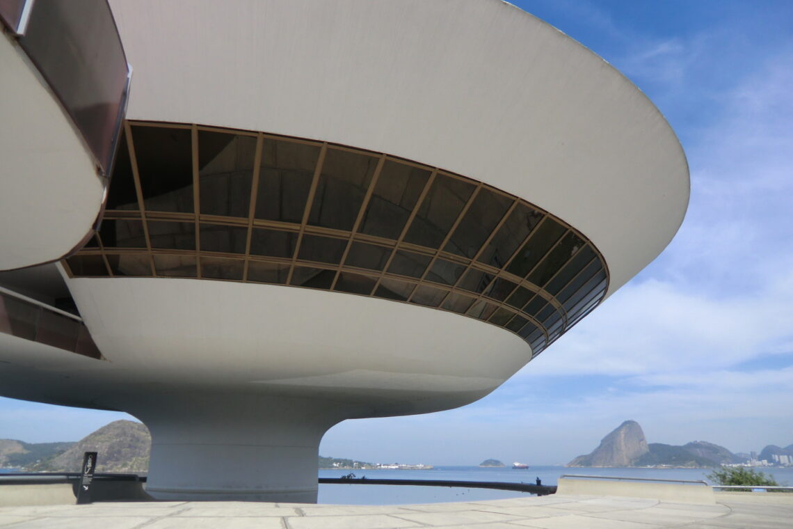 Niterói Contemporary Art Museum / Oscar Niemeyer