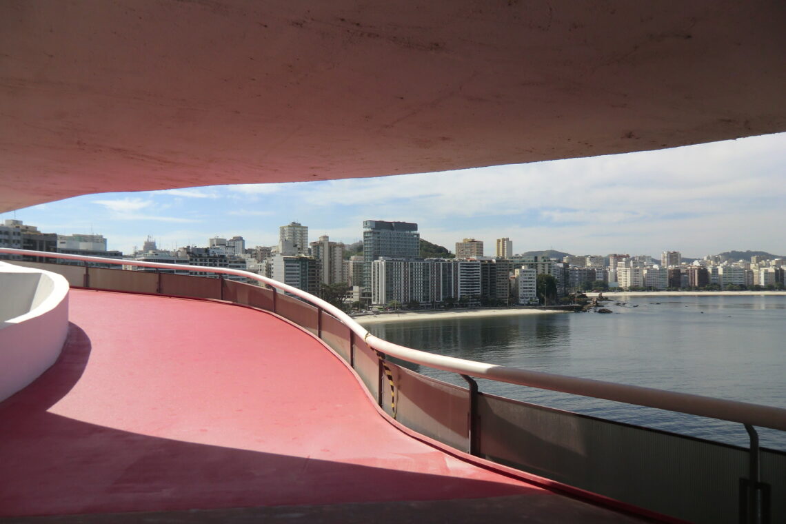 Niterói Contemporary Art Museum / Oscar Niemeyer