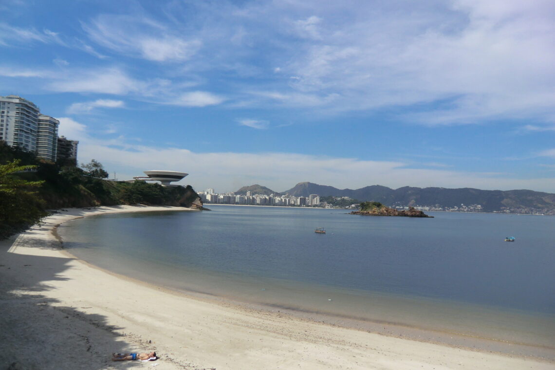 Niterói Contemporary Art Museum / Oscar Niemeyer