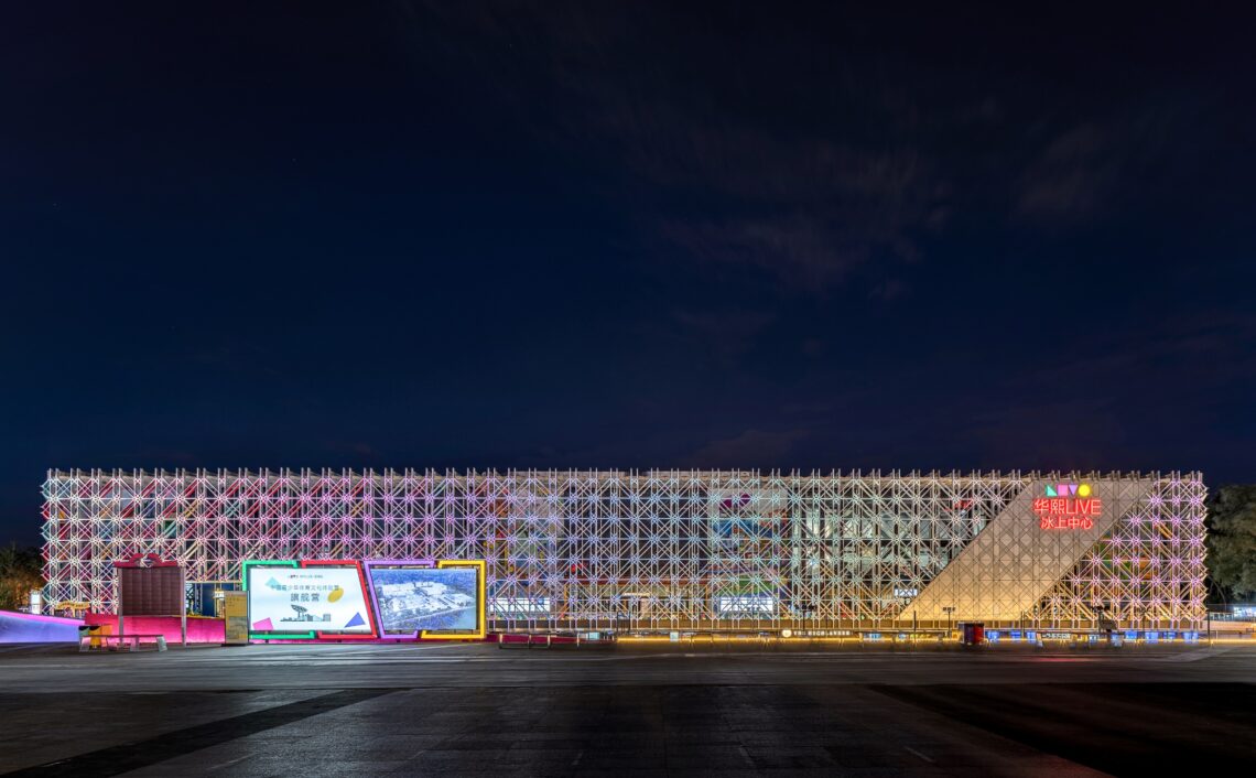 Huaxi LIVE Wukesong Ice Center / WWD Design